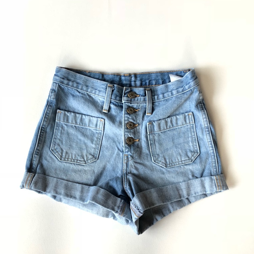 Light washed Levi Jean Shorts